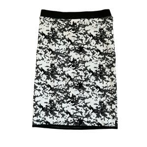 Forever 21 Short Skirt Black & White Abstract Size M Medium Elastic Waist